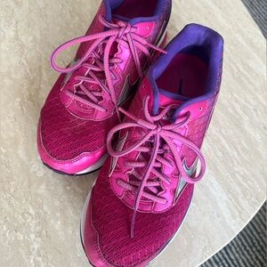 Vibrant Pink Mizuno Wave Rider 19 Athletic Shoes for Women